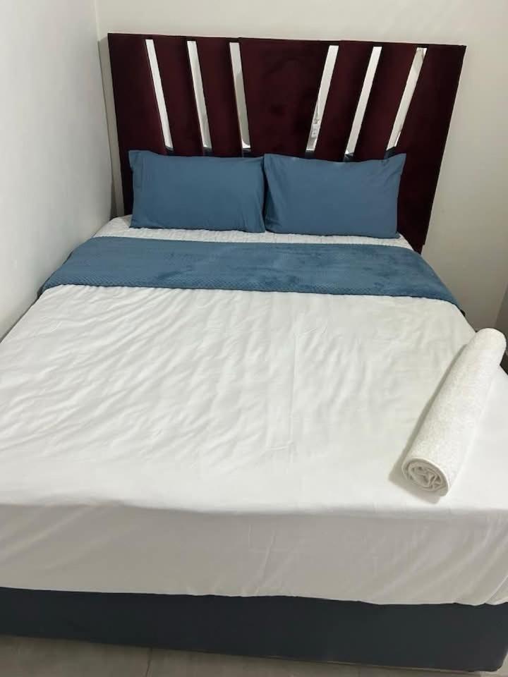 Chocolate City Guest House Ист-Лондон Экстерьер фото