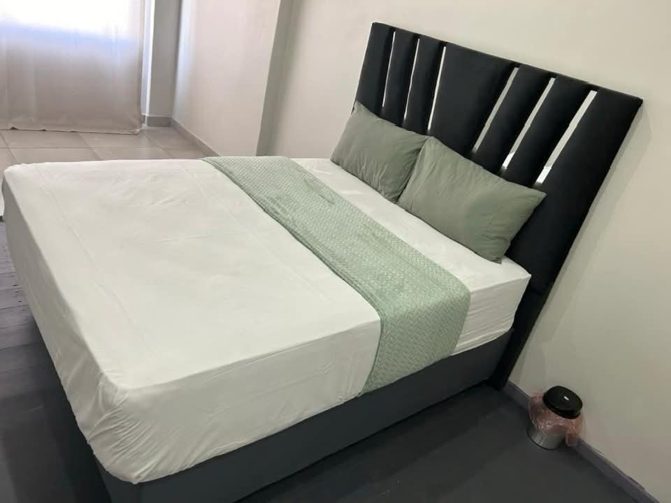 Chocolate City Guest House Ист-Лондон Экстерьер фото